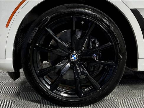 Used 2025 BMW X7 xDrive40i w/ Executive Package image 8