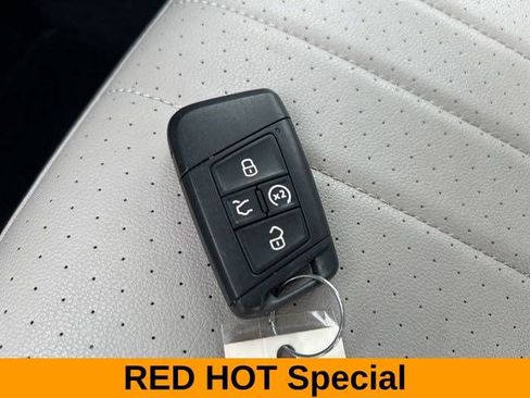 Used 2024 Volkswagen Tiguan Wolfsburg Edition AWD/4WD image 47