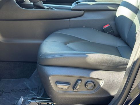 Used 2025 Toyota Grand Highlander XLE image 27