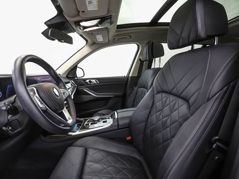 Used 2024 BMW X7 xDrive40i w/ Premium Package AWD/4WD image 11