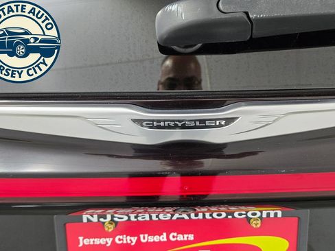 Used 2024 Chrysler Pacifica Limited FWD image 34