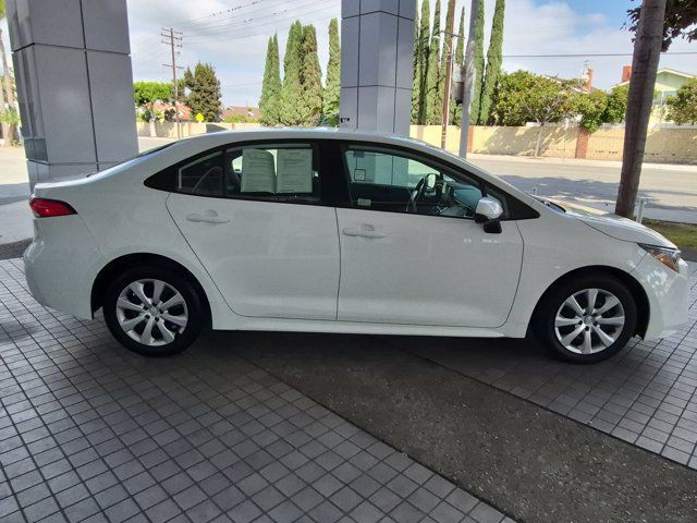 Used 2025 Toyota Corolla LE FWD image 4