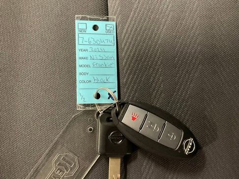 Used 2024 Nissan Frontier SV image 29