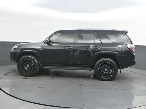 Used 2017 Toyota 4Runner SR5 AWD/4WD image 2