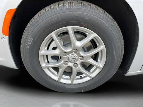 New 2026 Chrysler Pacifica Select image 10