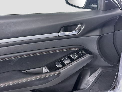 Used 2023 Nissan Altima 2.5 SR w/ SR Premium Package FWD image 15