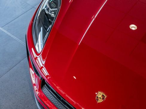 Certified 2025 Porsche Macan image 10