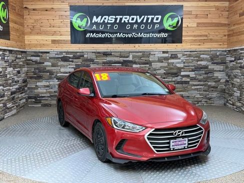 Used 2018 Hyundai Elantra SE FWD image 2