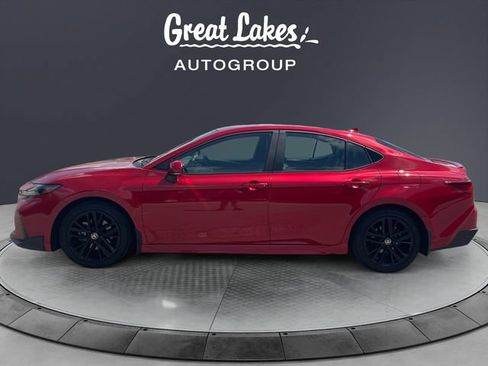 Used 2025 Toyota Camry SE w/ Convenience Package FWD image 2