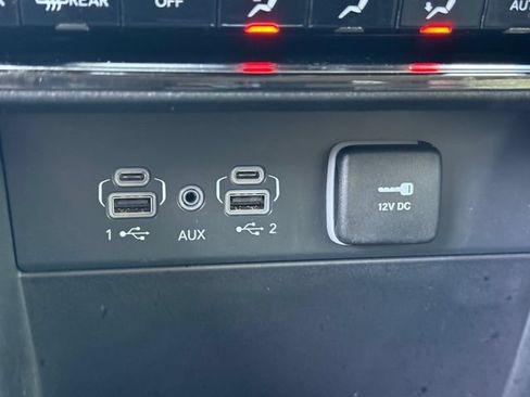 Used 2023 Jeep Grand Cherokee Laredo AWD/4WD image 11
