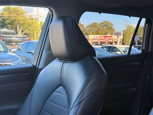 Used 2022 Toyota Highlander XLE image 25