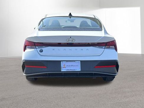 New 2026 Hyundai Elantra SE FWD image 15