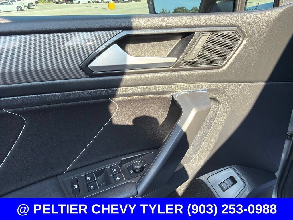 Used 2023 Volkswagen Tiguan SE w/ Panoramic Sunroof Package FWD image 15