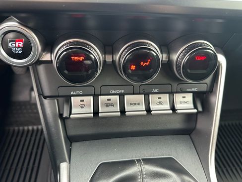 Used 2022 Toyota GR86 w/ ALL Weather Mat Package (TMS) image 17