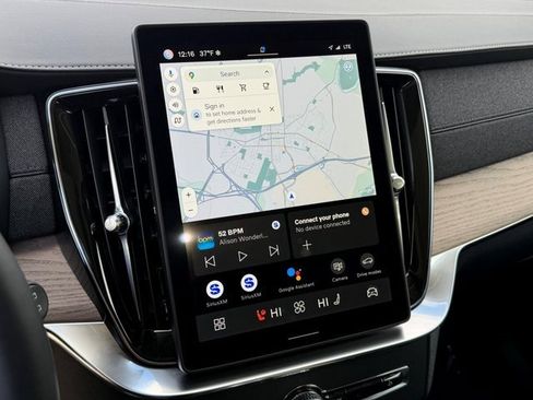 New 2025 Volvo XC90 B6 Core w/ Climate Package image 23