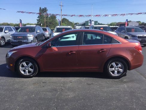 Used 2013 Chevrolet Cruze LT FWD image 2