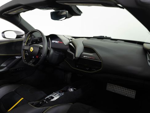 Used 2022 Ferrari SF90 Spider image 19