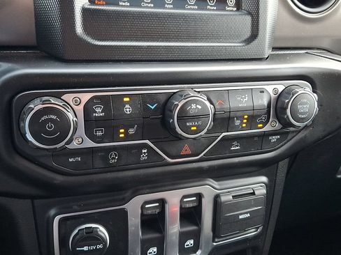 Used 2022 Jeep Wrangler Sport AWD/4WD image 18