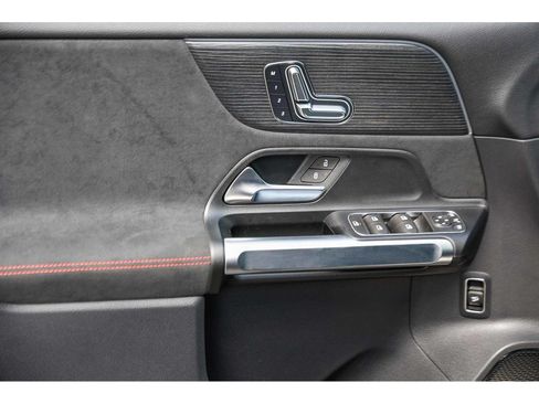Used 2024 Mercedes-Benz EQB 300 4MATIC image 20