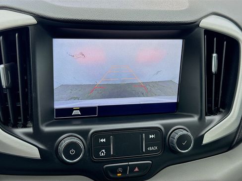 Used 2023 GMC Terrain SLT image 10