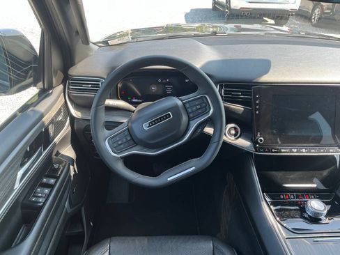 Used 2024 Jeep Wagoneer Series II w/ Flexible Seating Group RWD image 11