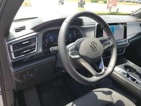 Certified 2025 Volkswagen Atlas Cross Sport SE FWD image 25