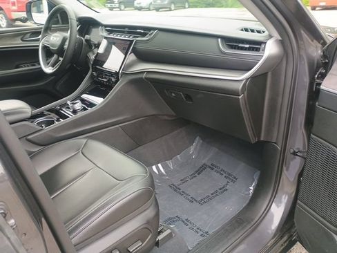 Used 2023 Jeep Grand Cherokee Limited AWD/4WD image 14