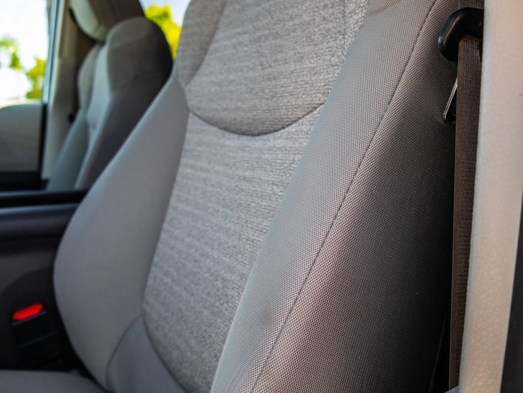 Used 2024 Toyota Sienna LE w/ LE Plus Package FWD image 37