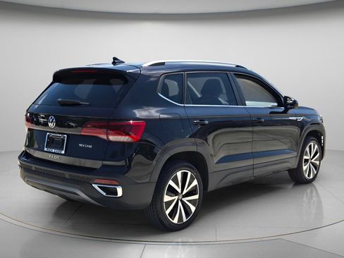 Certified 2024 Volkswagen Taos SE FWD image 7