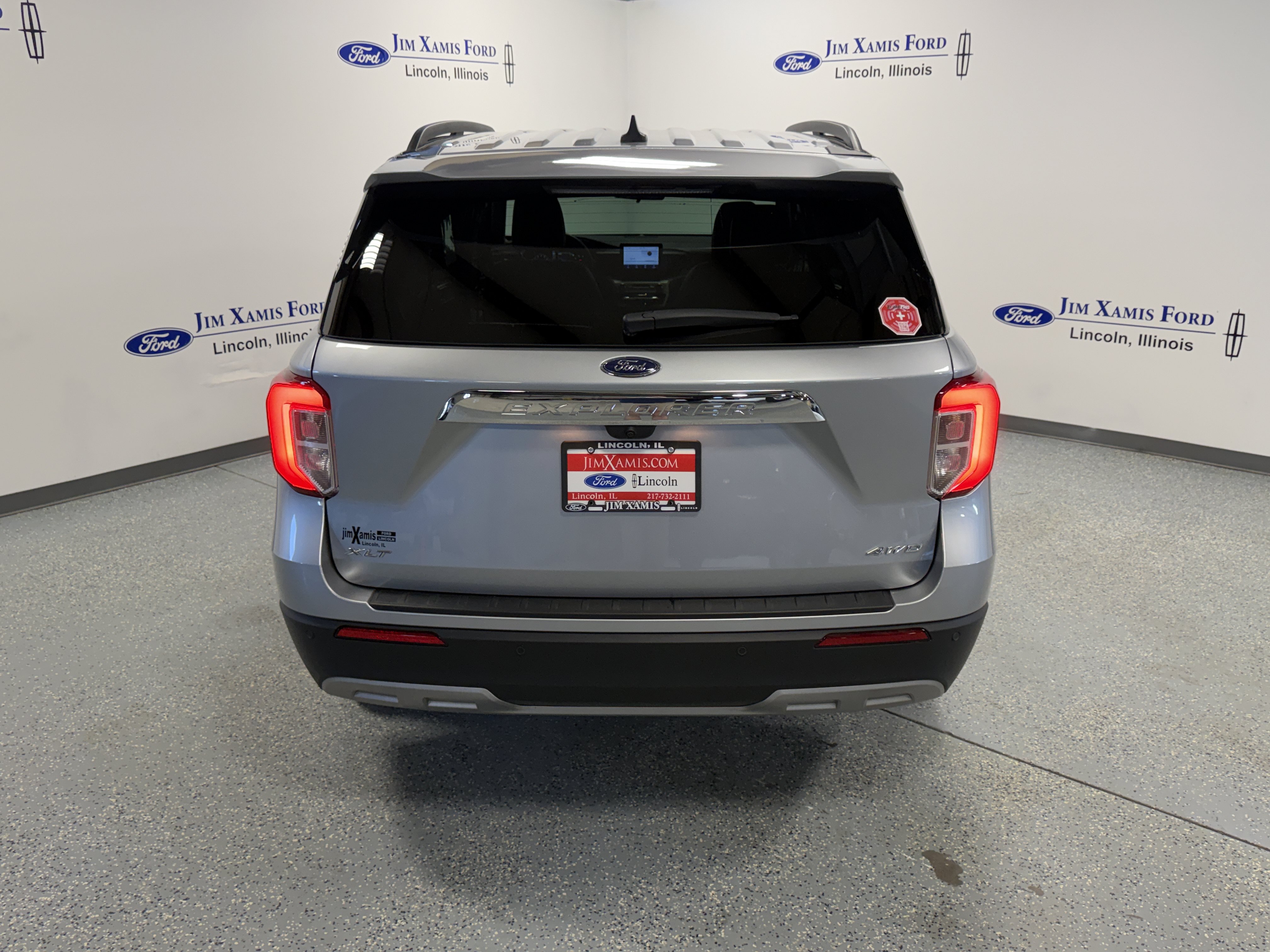 Used 2024 Ford Explorer XLT w/ Equipment Group 202A AWD/4WD image 32