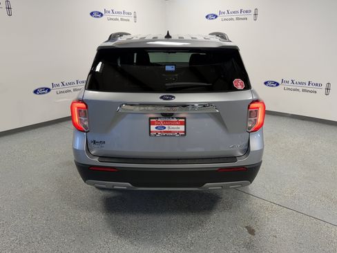 Used 2024 Ford Explorer XLT w/ Equipment Group 202A AWD/4WD image 32
