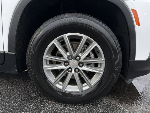 Used 2023 Chevrolet Traverse LT image 13