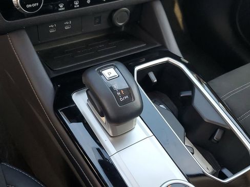 Used 2025 Mitsubishi Outlander SE image 27