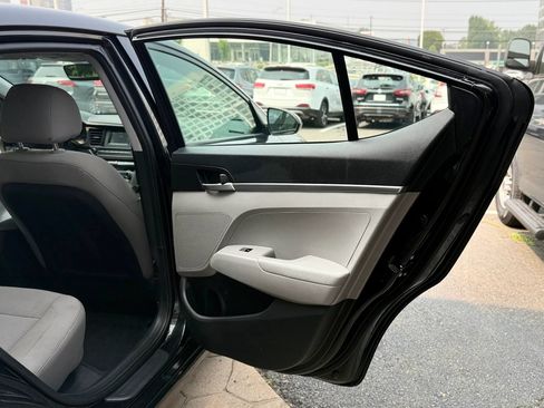 Used 2020 Hyundai Elantra SE FWD image 26