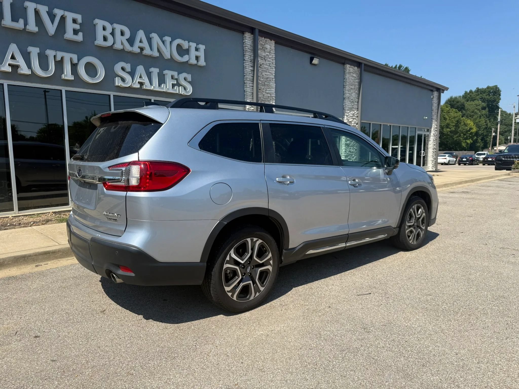 Used 2024 Subaru Ascent Limited AWD/4WD image 5