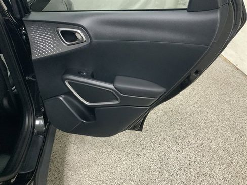 Used 2025 Kia Soul LX FWD image 18