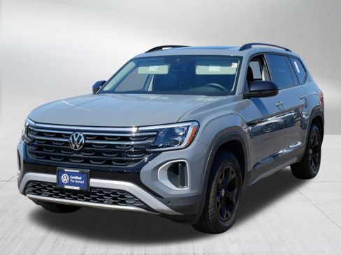 Certified 2025 Volkswagen Atlas Peak Edition SE AWD/4WD image 2
