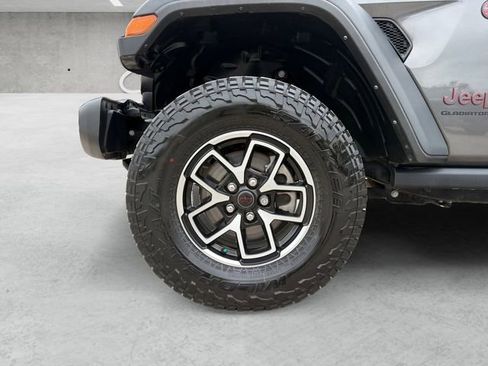 Used 2024 Jeep Gladiator Rubicon w/ Convenience Group AWD/4WD image 23