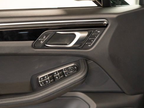 Certified 2026 Porsche Macan AWD/4WD image 17