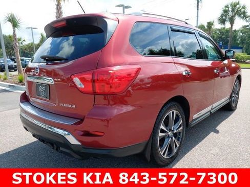 Used 2017 Nissan Pathfinder Platinum FWD image 5