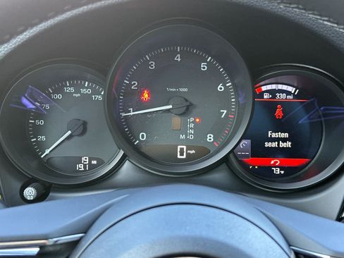 Certified 2025 Porsche Macan AWD/4WD image 28