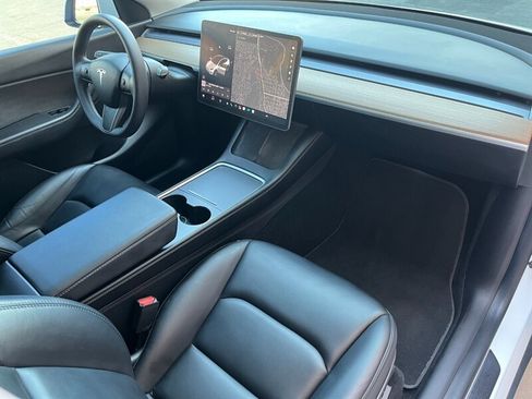 Used 2021 Tesla Model Y Long Range AWD/4WD image 7