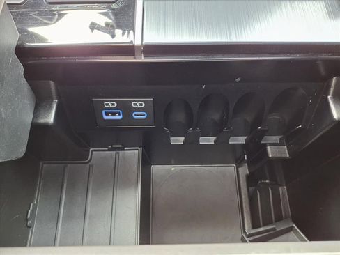 Used 2024 Toyota Tundra Platinum image 10