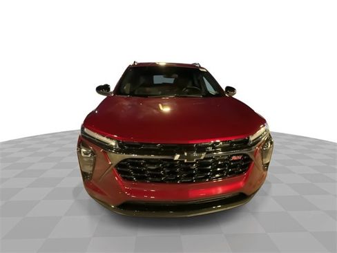 Used 2025 Chevrolet Trax RS w/ Sunroof Package image 3
