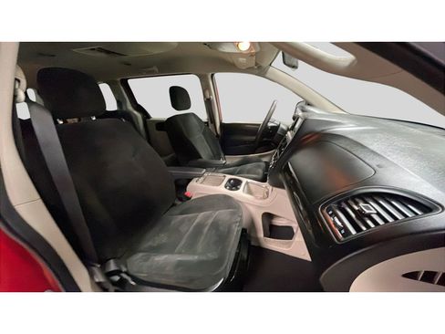 Used 2016 Dodge Grand Caravan SXT image 18