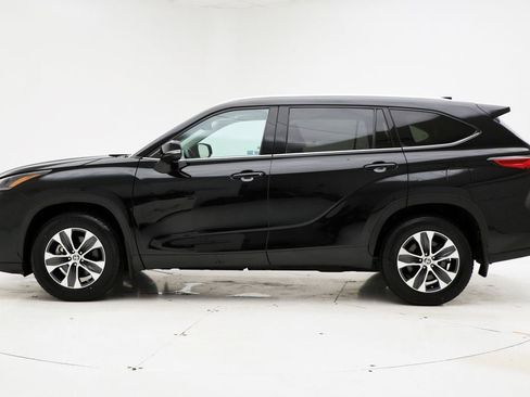 Used 2021 Toyota Highlander XLE image 5