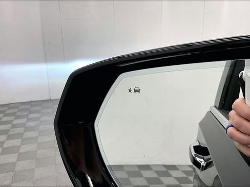 Used 2025 Chevrolet Tahoe High Country w/ Sun And Tow Package image 32