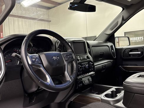 Used 2021 Chevrolet Silverado 1500 LT Trail Boss w/ LPO, Dark Essentials Package image 8