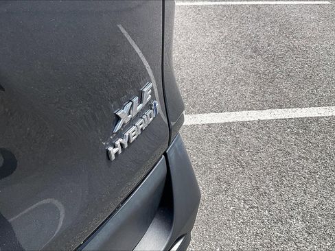 Used 2021 Toyota RAV4 XLE w/ Convenience Package AWD/4WD image 6