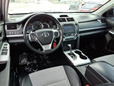 Used 2014 Toyota Camry L image 5